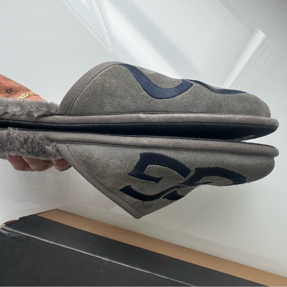 UGG Scuff Logo Slippers | Men’s 13 | Grey/Navy Blue | Suede & Sheepskin Insole - Picture 13 of 16